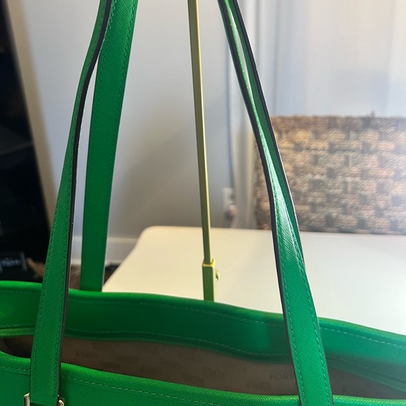 MICHAEL KORS - Vibrant Green Tote - Picture 13 of 16